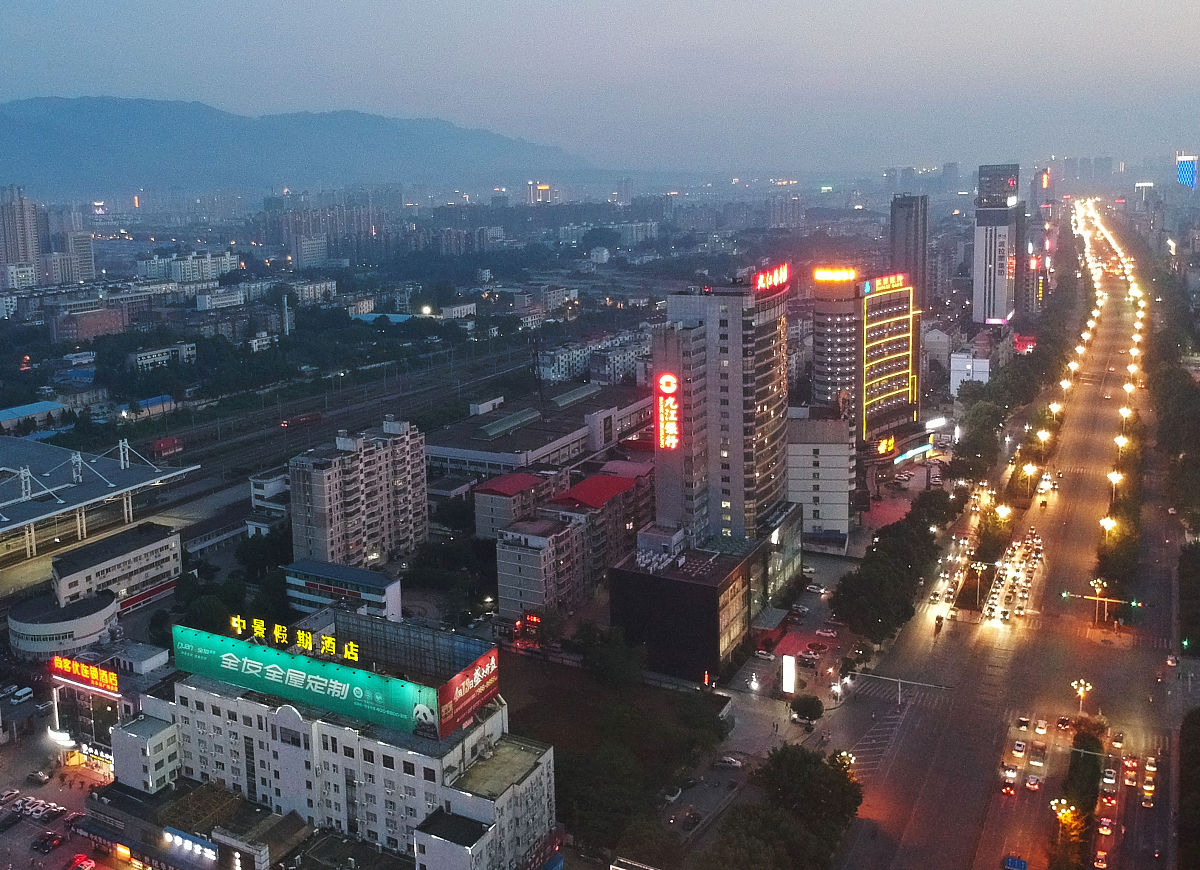 2019年6月3日,江西九江,城市夜景.