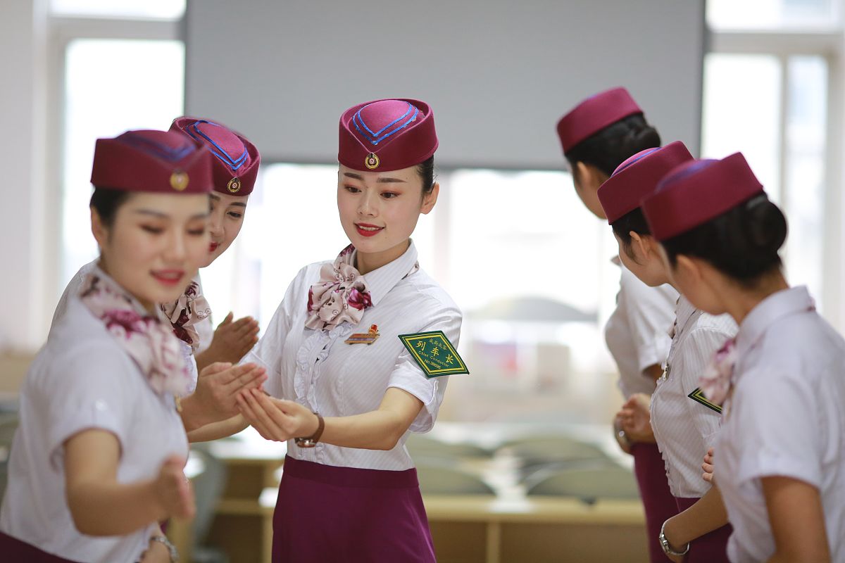 到成都高铁学校学习高铁服务专业如何