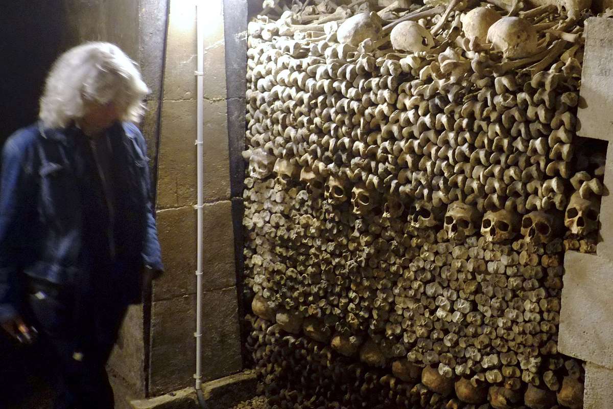 估算一下历时六个月的毕设开发成本、实施成本、维护成本各花费多少钱