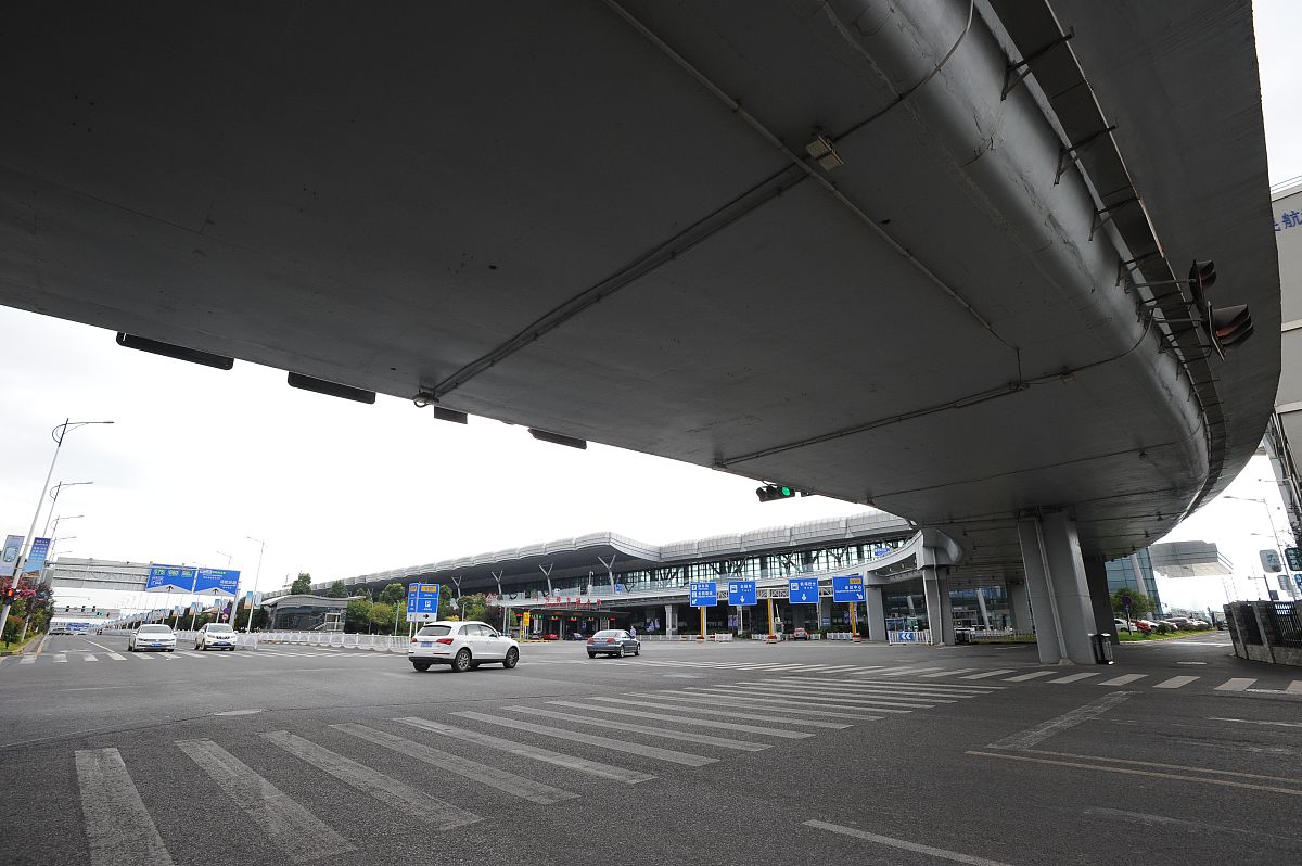 贵州民用航空职业学院是民办学校还是公办学校？