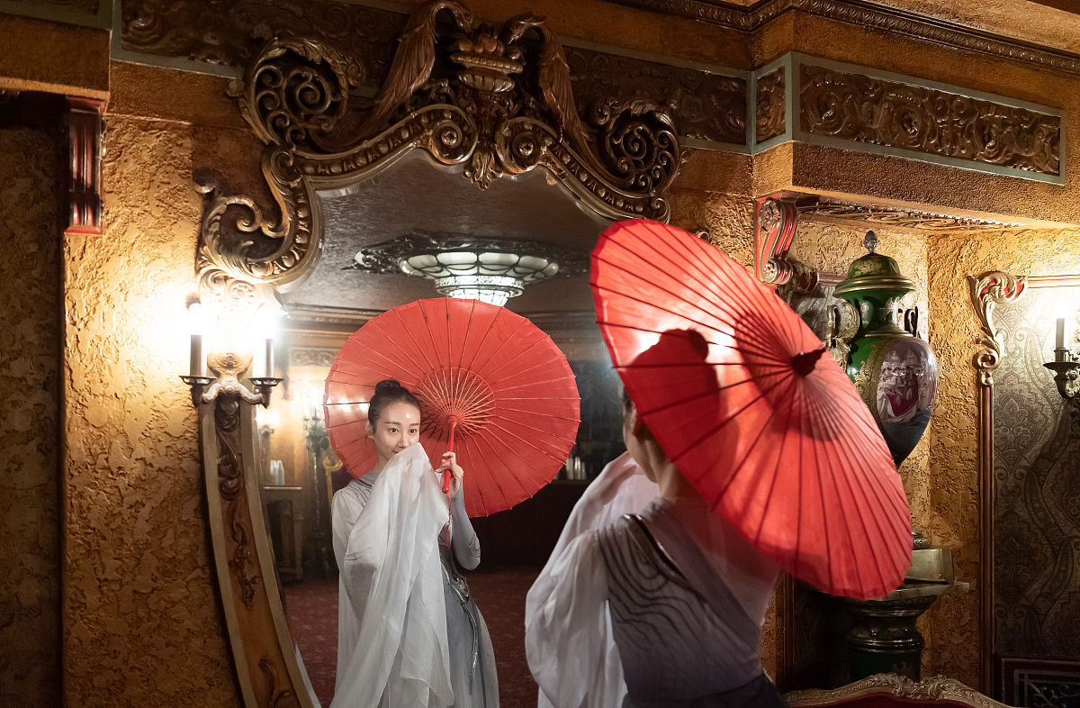 当地时间2019年11月21日,澳大利亚悉尼,由中国东方歌舞团创排演出的大