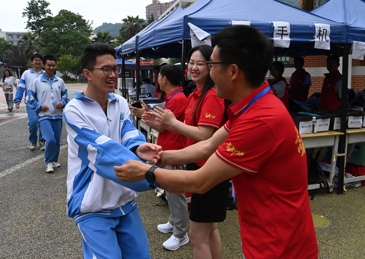 军训十日，情暖校园：校红十字会志愿者通讯保障纪实