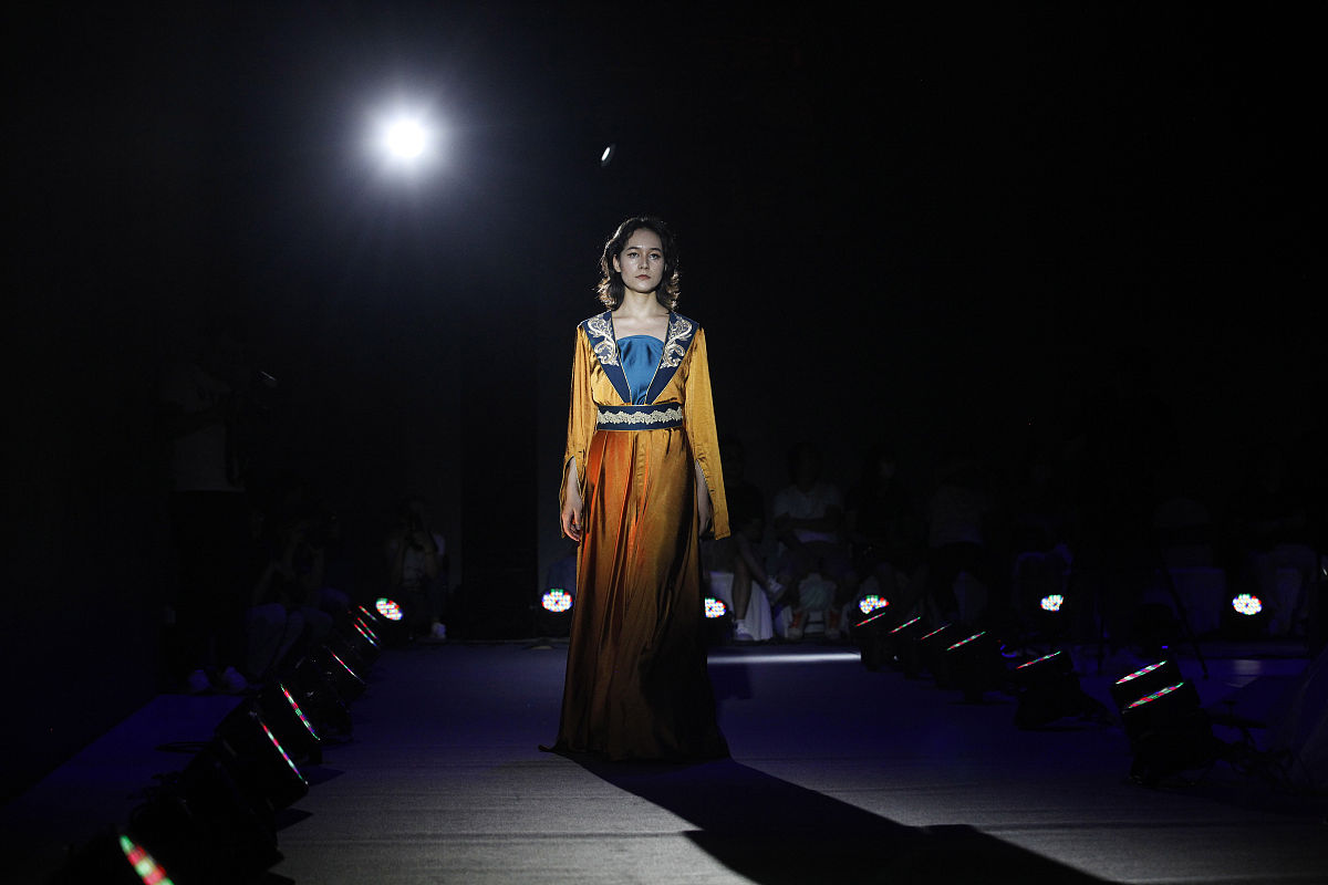 陕西科技大学镐京学院行政管理专业就业方向：政府、企业、金融、教育等多个领域