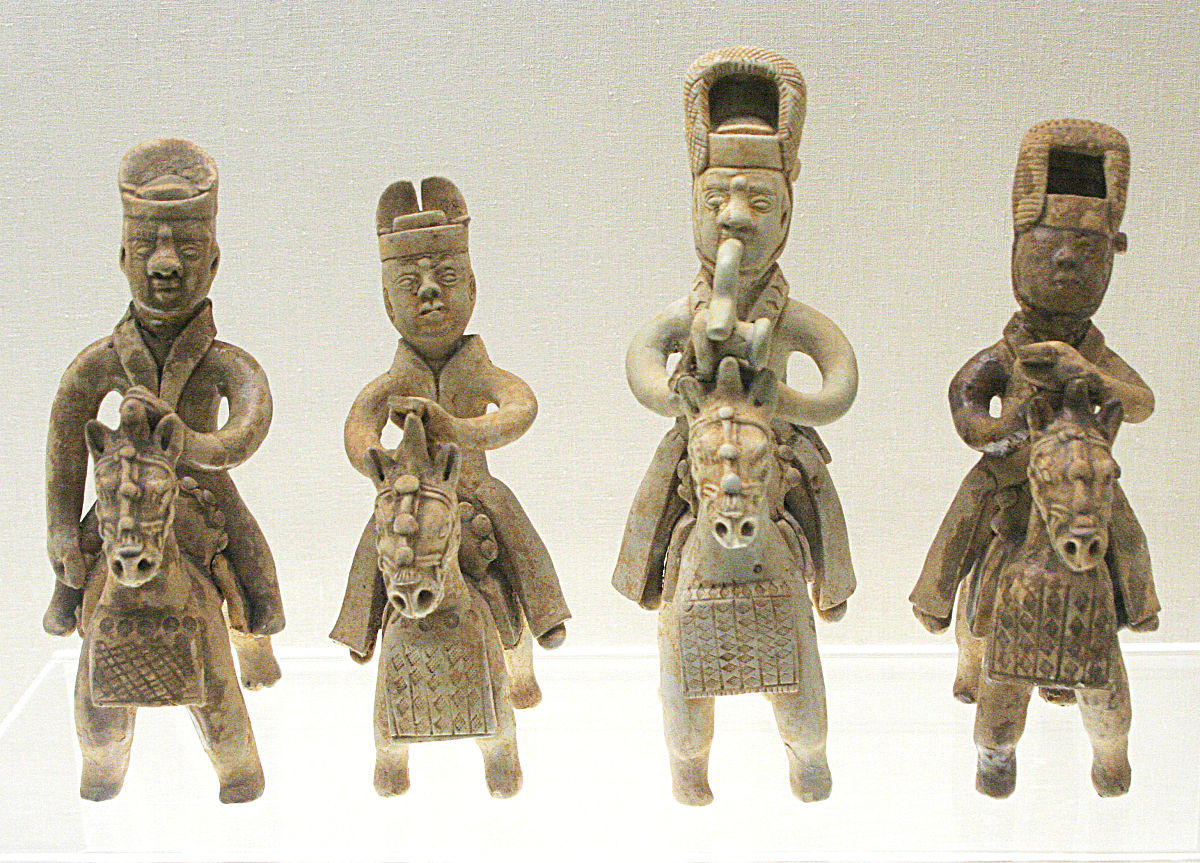 融合汉兵马俑元素的儿童益智玩具，你能帮我想一个产品本身名称吗用的古语概括？