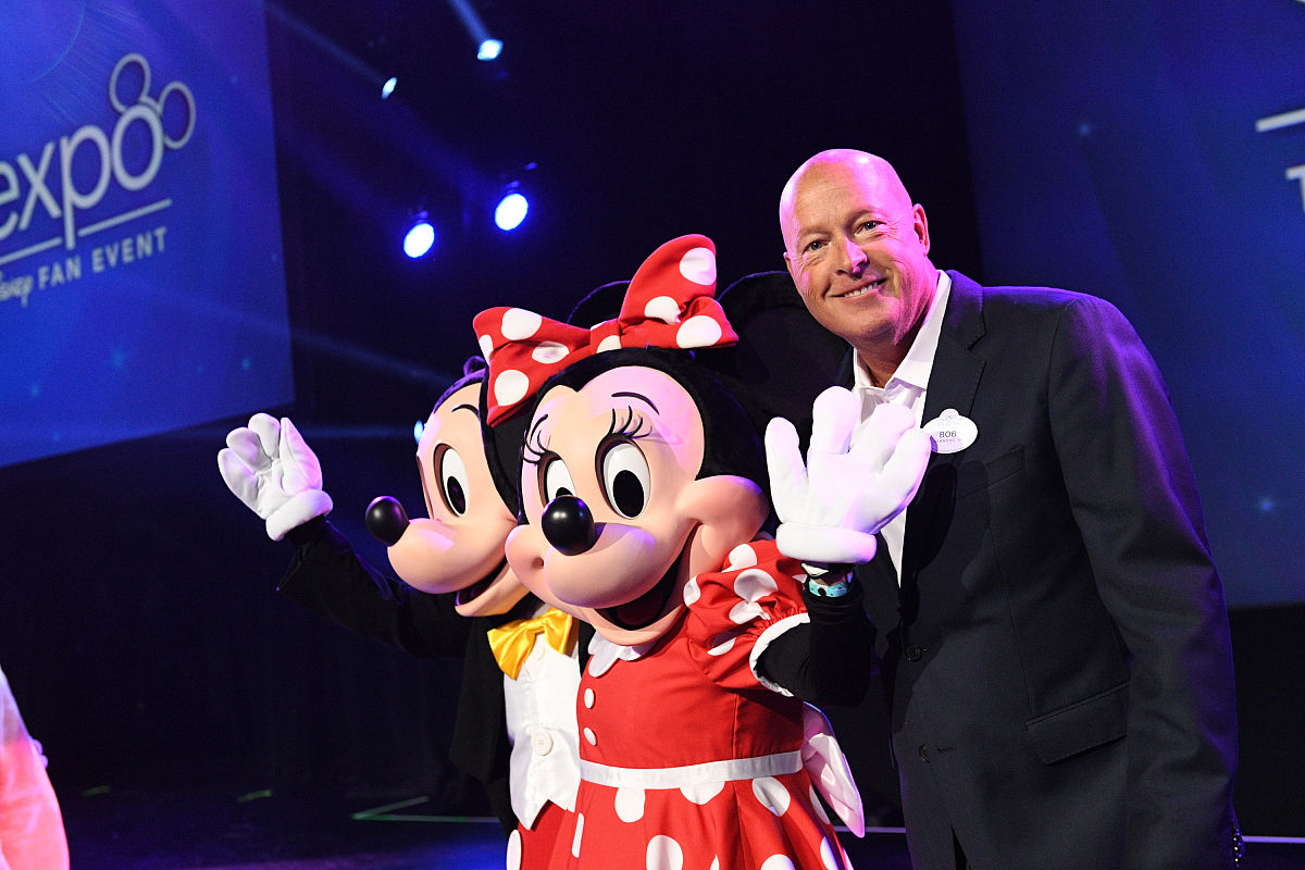 鲍勃·察佩克(bob chapek)资料图.disney parks at d23 expo 2017 - s