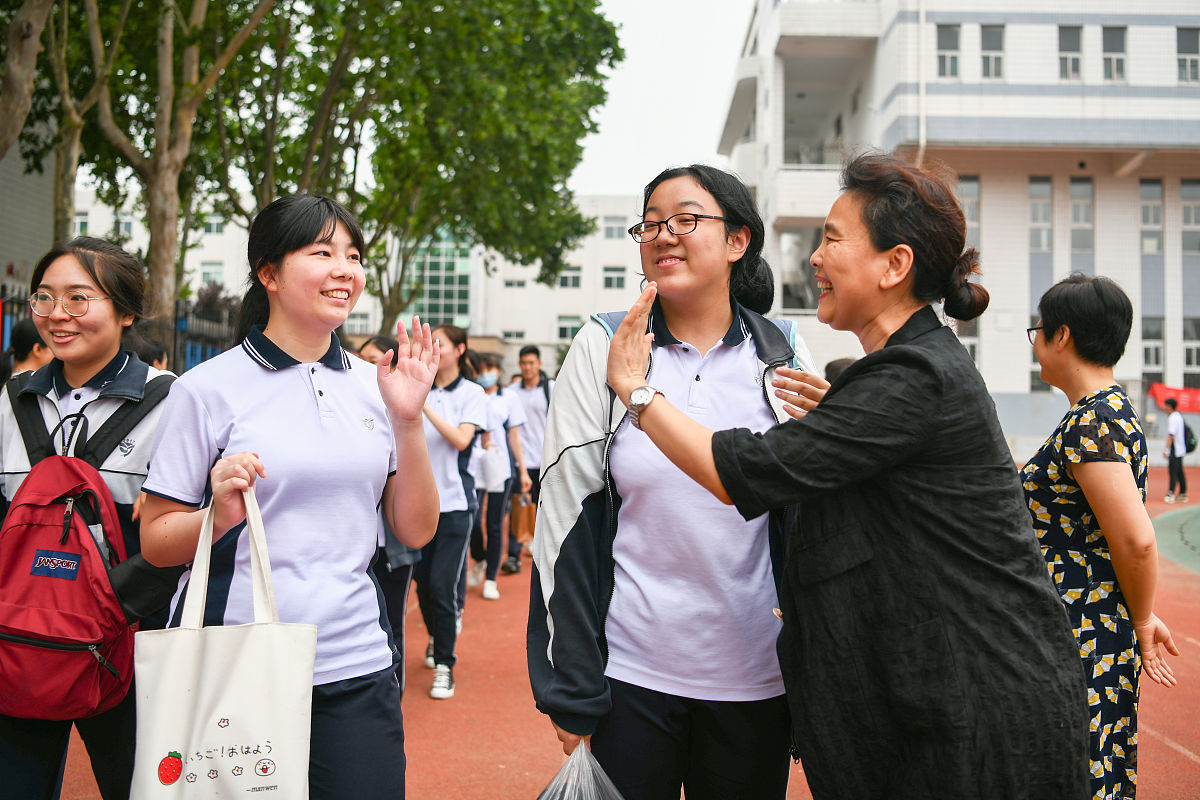 毕业典礼感言：感谢师长，展望未来