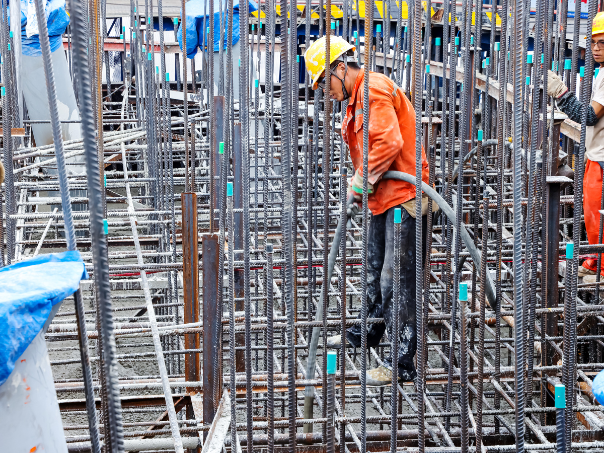 停工的医院建筑施工场地见习实习500字