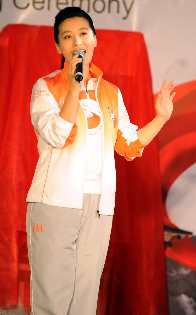 2010年3月16日,北京,中国2010年上海世博会志愿者主题歌《世界》mv开