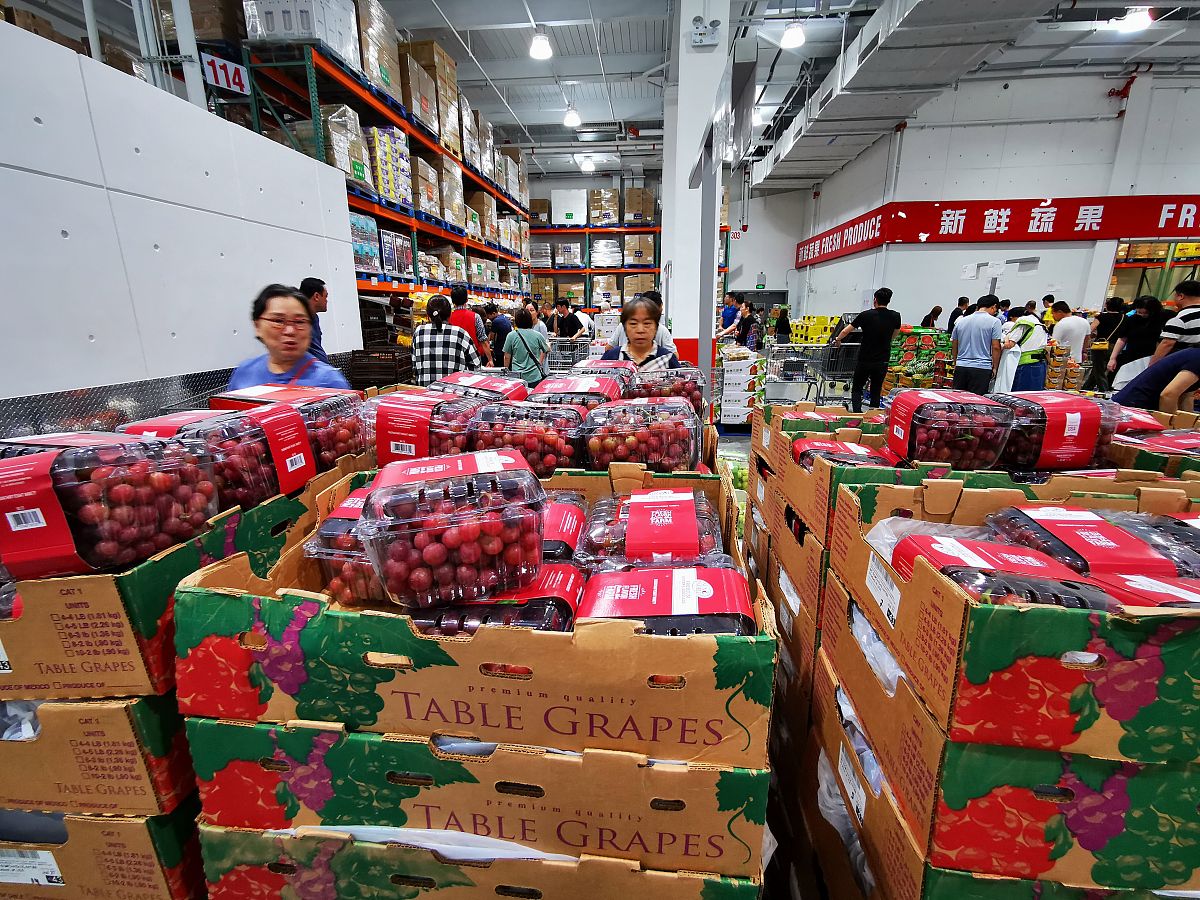 2019年9月4日,消费者在上海开市客(costco)轻松购物,许多有特色的商品