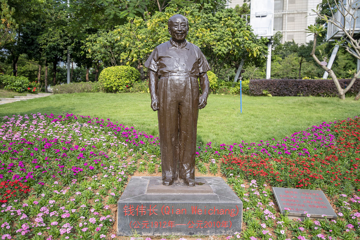 重庆知行卫生学校南丁格尔雕塑