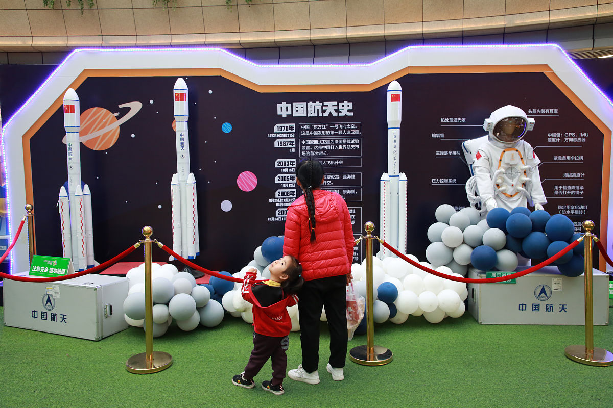 🚀 太空旅行手册：从地球到星辰大海的全程攻略！✨