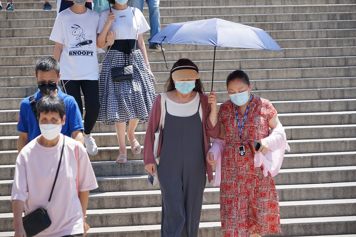 10句年轻人力荐：这款防晒服到底有多火？