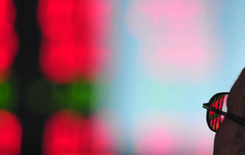 论文题目是《基于混合推荐算法的试题推荐系统的设计开发》帮我写一个基于内容的推荐算法的概述