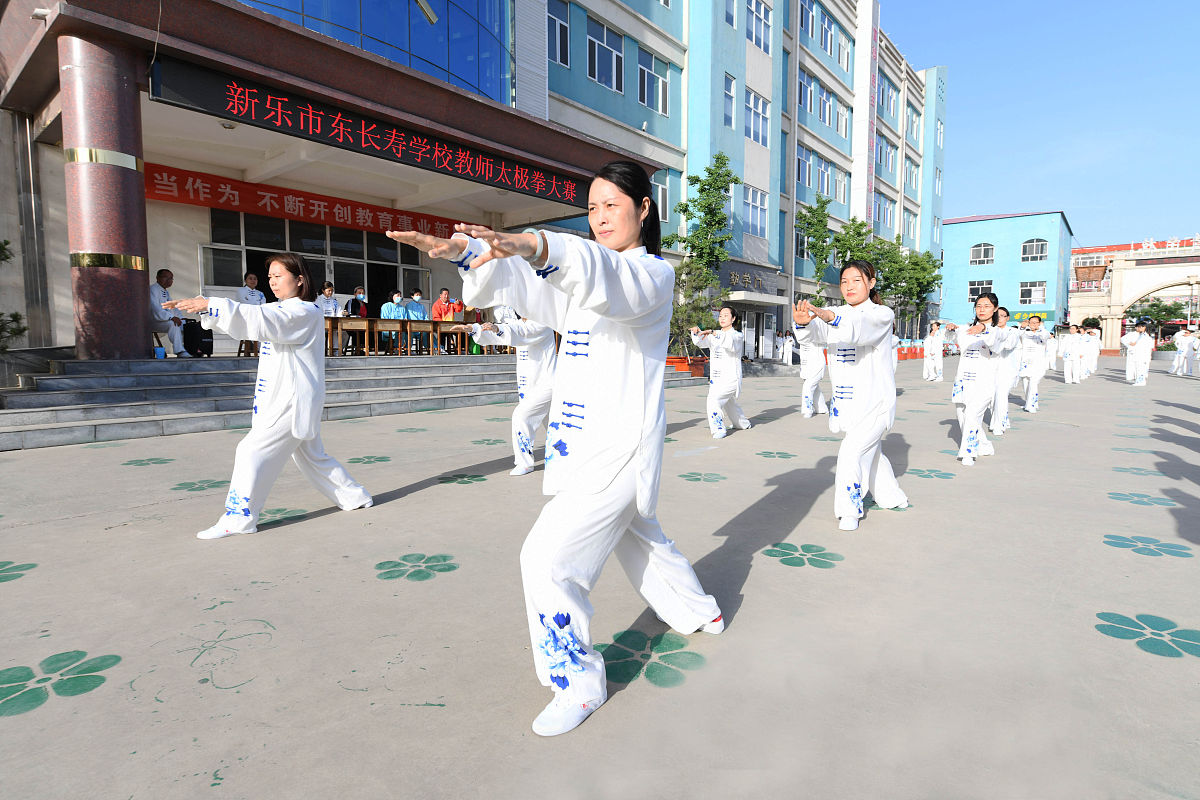太极拳中太极八法是哪八法？A断、截、冷、疾、打、得、落、空B进、退、顾、盼、定C粘、连、黏、随、不丢、不顶D掤、捋、挤、按、采、挒、肘、靠