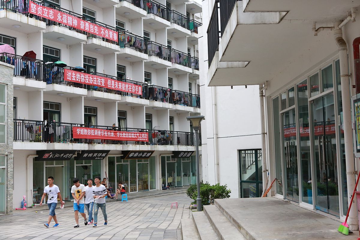 安顺高中毕业生中专选择：优势解析与热门方向