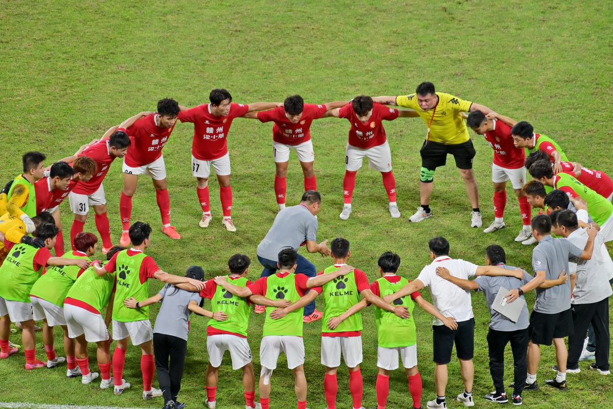 部门足球友谊赛的新闻稿500字