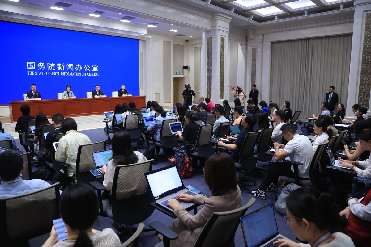 了解消费者的实际感受举行消费者座谈会及时处理投诉和补救消费者。建立消费者事务部五提供消费教育