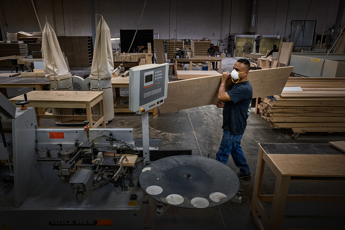 请翻译工厂内来自我船的大豆于5月24日下午用光了。