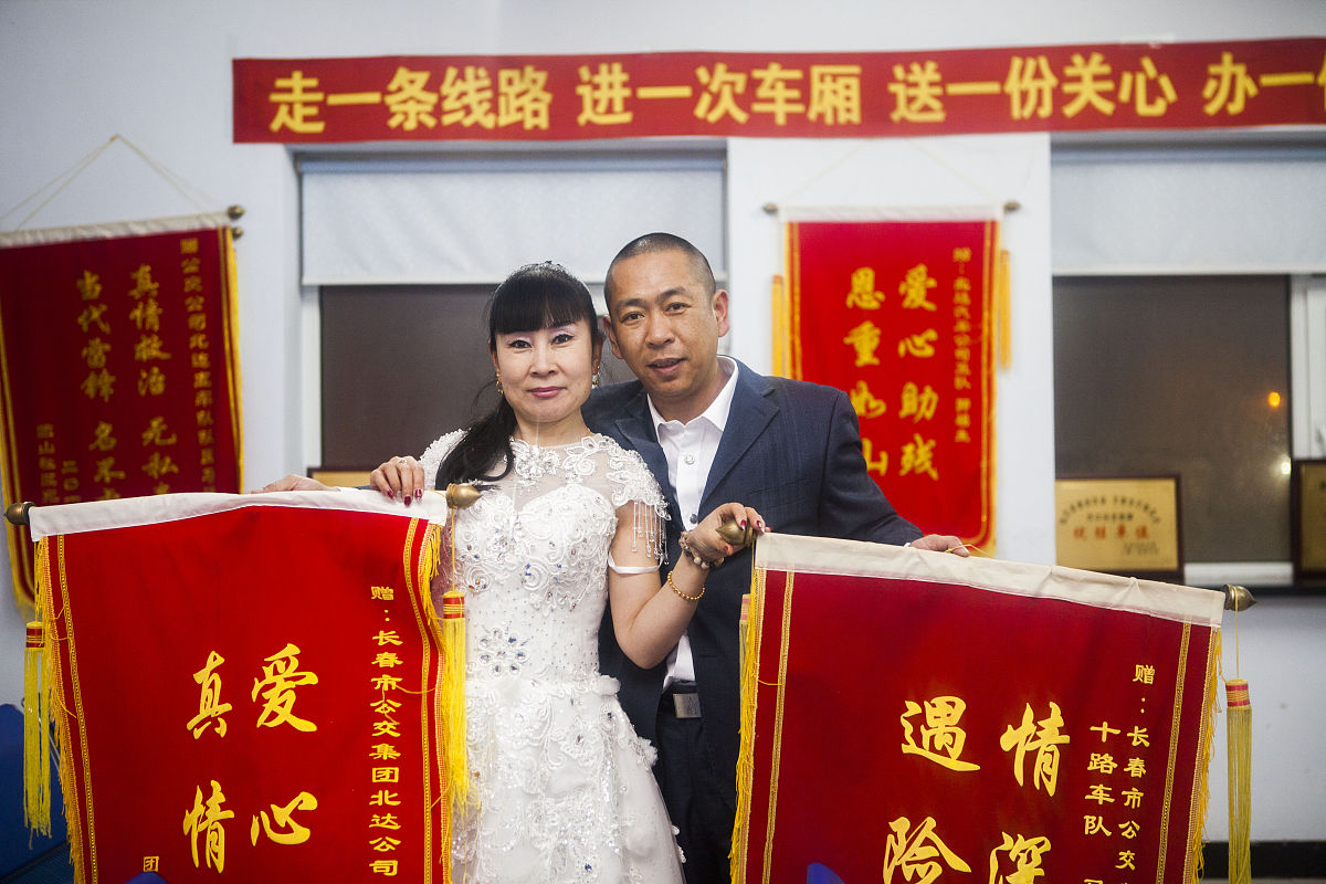 送匾给领导搞好了多年的养老保险感谢