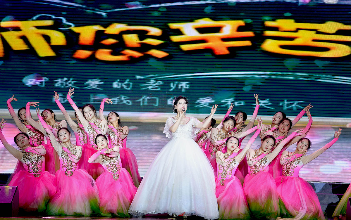 校园甜宠文：篮球队长与文艺女神的恋爱故事