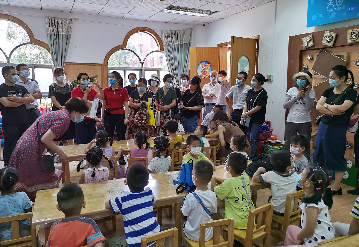 成都天一幼师学校教同学们如何成为合格的幼儿教师
