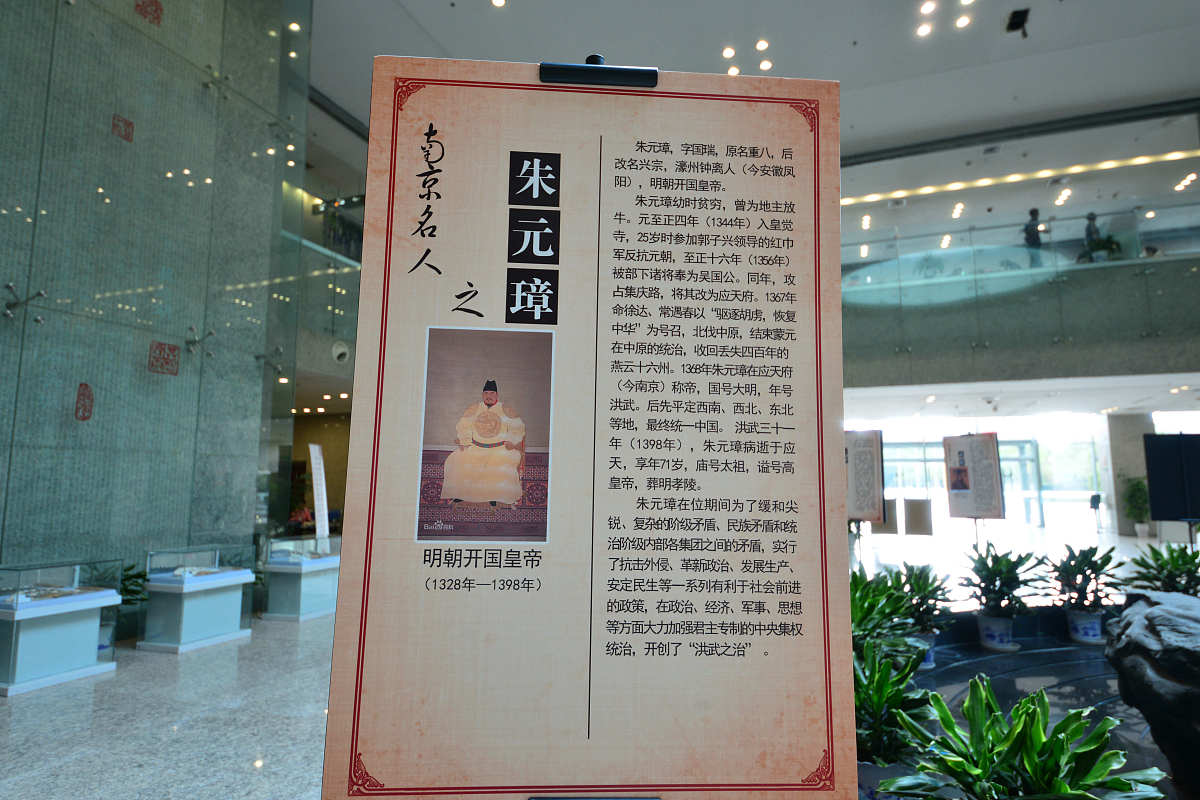 以南京是世界文学之都为开头写一篇读书会开场白。