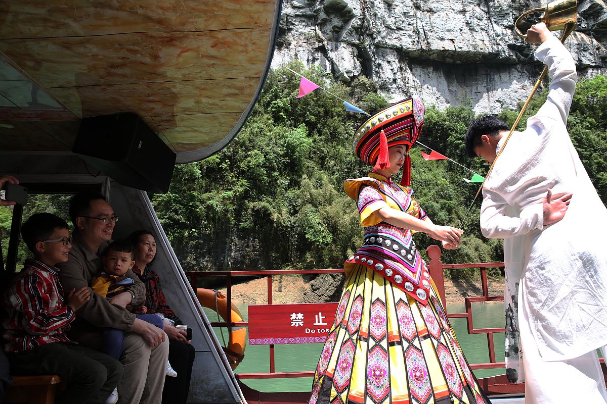 黔江区民族职业教育中心招生办电话 - 培养民族地区职业技能人才