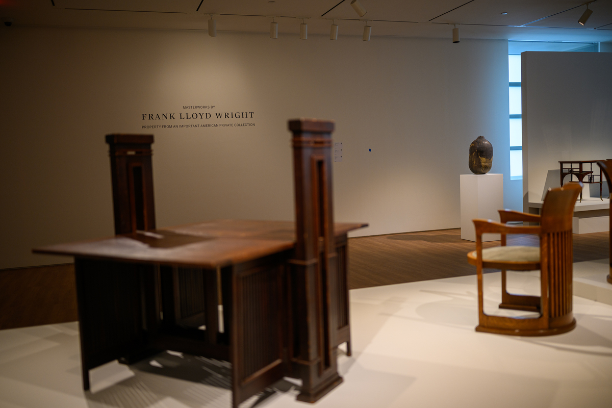 2418386366：请帮我写一个关于齐鲁文化家具设计的设计理念800字		齐鲁文化是中国文化的重要组成部分历史悠久底蕴深厚。齐鲁文化家具设计理念的核心是传承和创新以传承齐鲁文化为基础融入现代设计元素打造出具有时代感和文化内涵的家具产品。首先齐鲁文化家具设计注重传承。齐鲁文化是中华文明的重要组成部分具有丰富多彩的文化内涵和历史背景。家具设计师应该深入挖掘齐鲁文化的精髓从齐鲁文化的传统技艺、文化符号