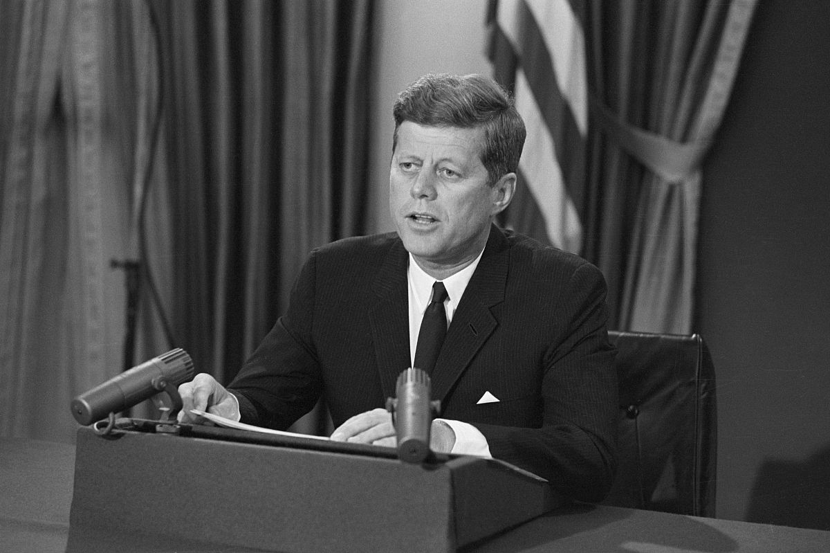 1962年9月30日,美国华盛顿,总统肯尼迪在电视和广播上发表演讲,要求密