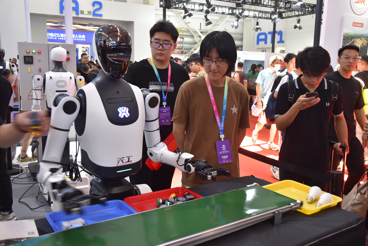 潜江职教中心2023年专业发展：机器人技术、人工智能、服务业等成热门