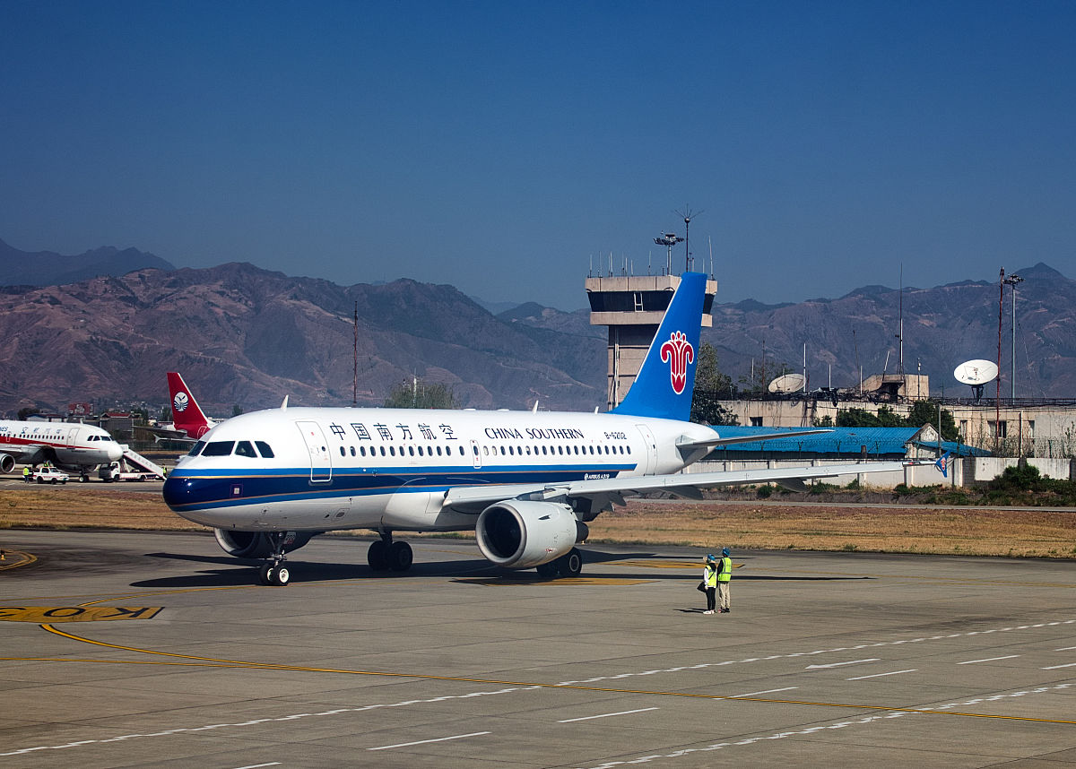 飞机滑行距离计算：速度变化与阻力关系