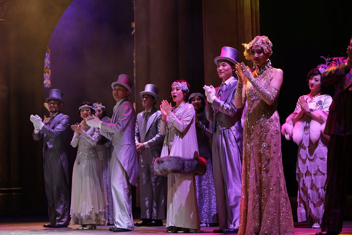 东方戏剧的起源：公元前5世纪的古希腊悲剧与喜剧