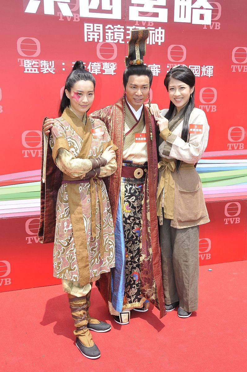 2011年9月5日,香港,新剧《东西宫略》开镜拜神仪式. 陈法拉,陈敏之 郭