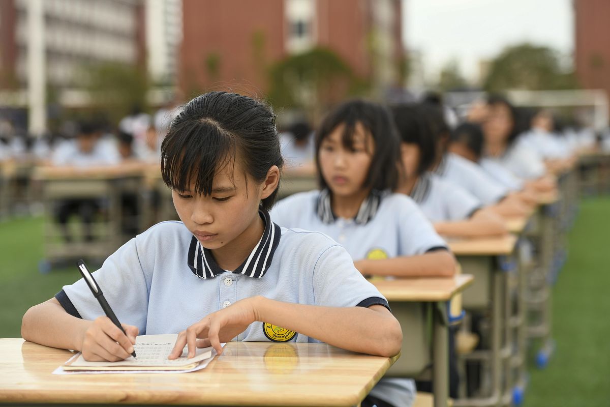 初中毕业女生学啥好