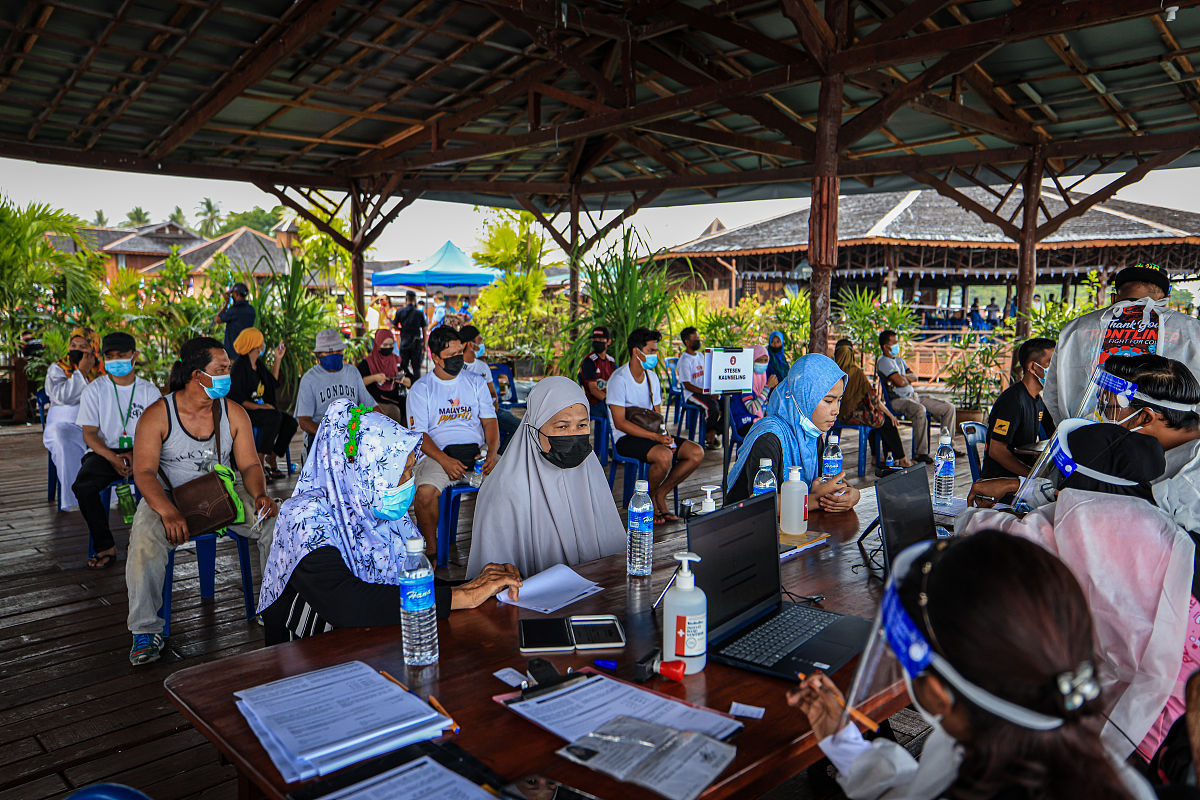 雷州市老百姓有困难怎么联系媒体曝光？要求：写一篇1000字左右的文章不能出现电话。