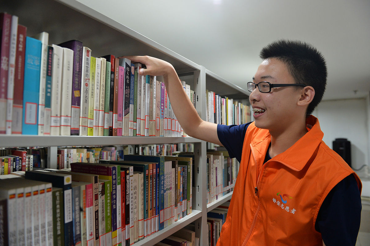 大学生打扫实图书馆的劳动日记