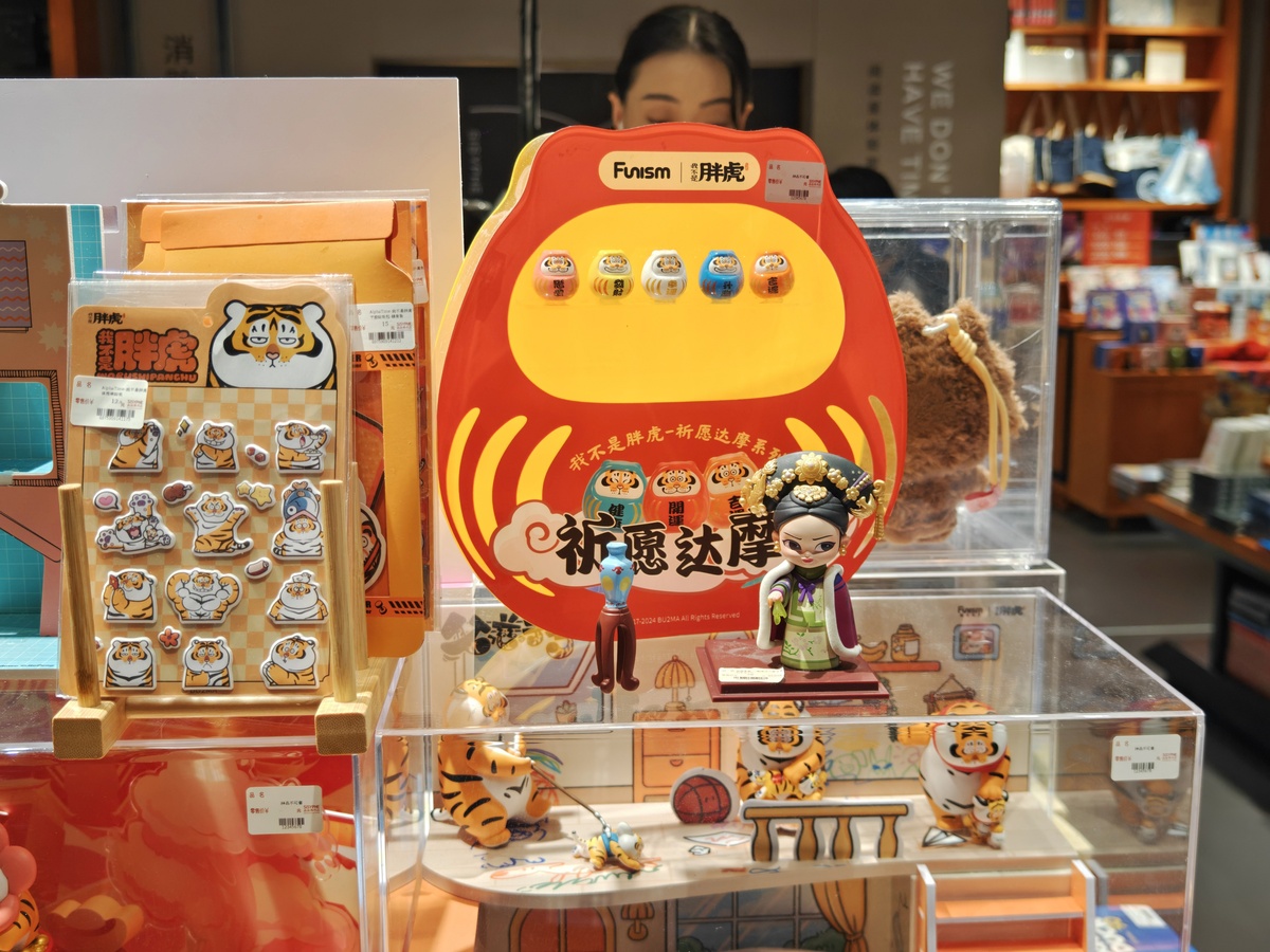 ☆专属盲盒活动结束提醒☆ 注意！本期专属盲盒活动即将于17日235959结束请冒险者们在截止时间内及时使用限时道具盲盒券若有剩余盲盒券将在活动结束后自动回收~ 兑换商店将于同一时间关闭精美时装海滨热梦等其他奖励待您获取机会难得喜欢的小伙伴千万不要错过哟~ 这段公告有需要调整的地方吗调整下