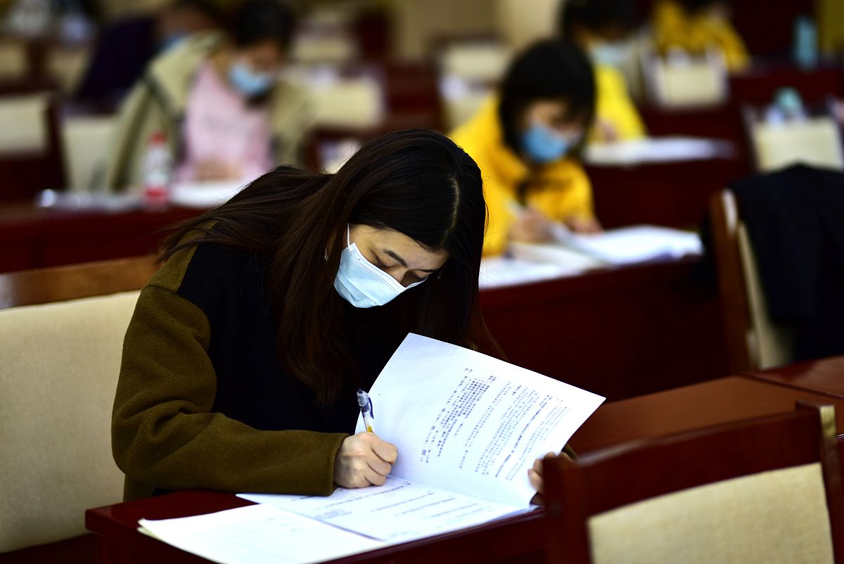 政府机关事业单位汽车修理工申报技师职业技能等级认定须提交专业技术总结不少于 1000 字内容要求为近三年业务水平、工作态度、解决技术问题和技术创新、安全生产、 自我学习及参加竞赛等方面内容。