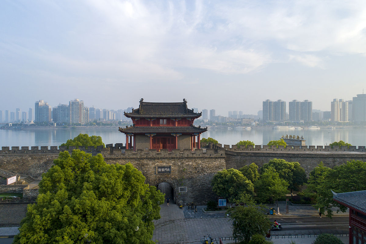 2021年5月29日,湖北襄阳,襄阳古城临汉门景点风光.
