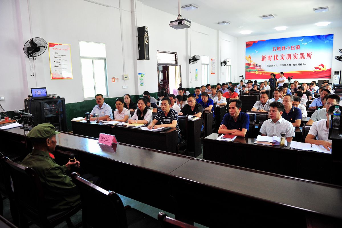 组织生活会个人检视材料：带头强化理论学习方面存在的问题（100字）