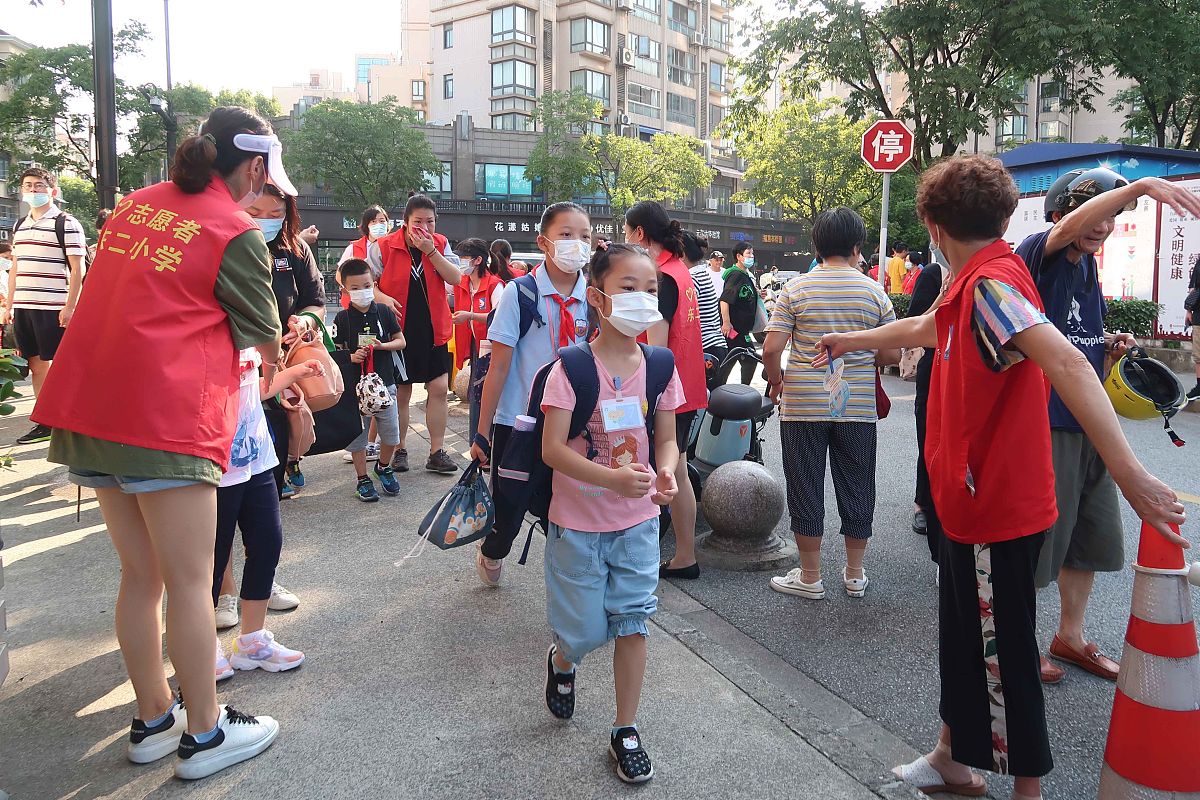 一年级常用汉字300个：小学一年级必备字词解释