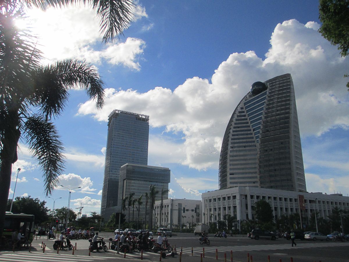 如果第二相在三晶界处沉淀析出第二相的二面角为0时第二相的形态为什么形状？