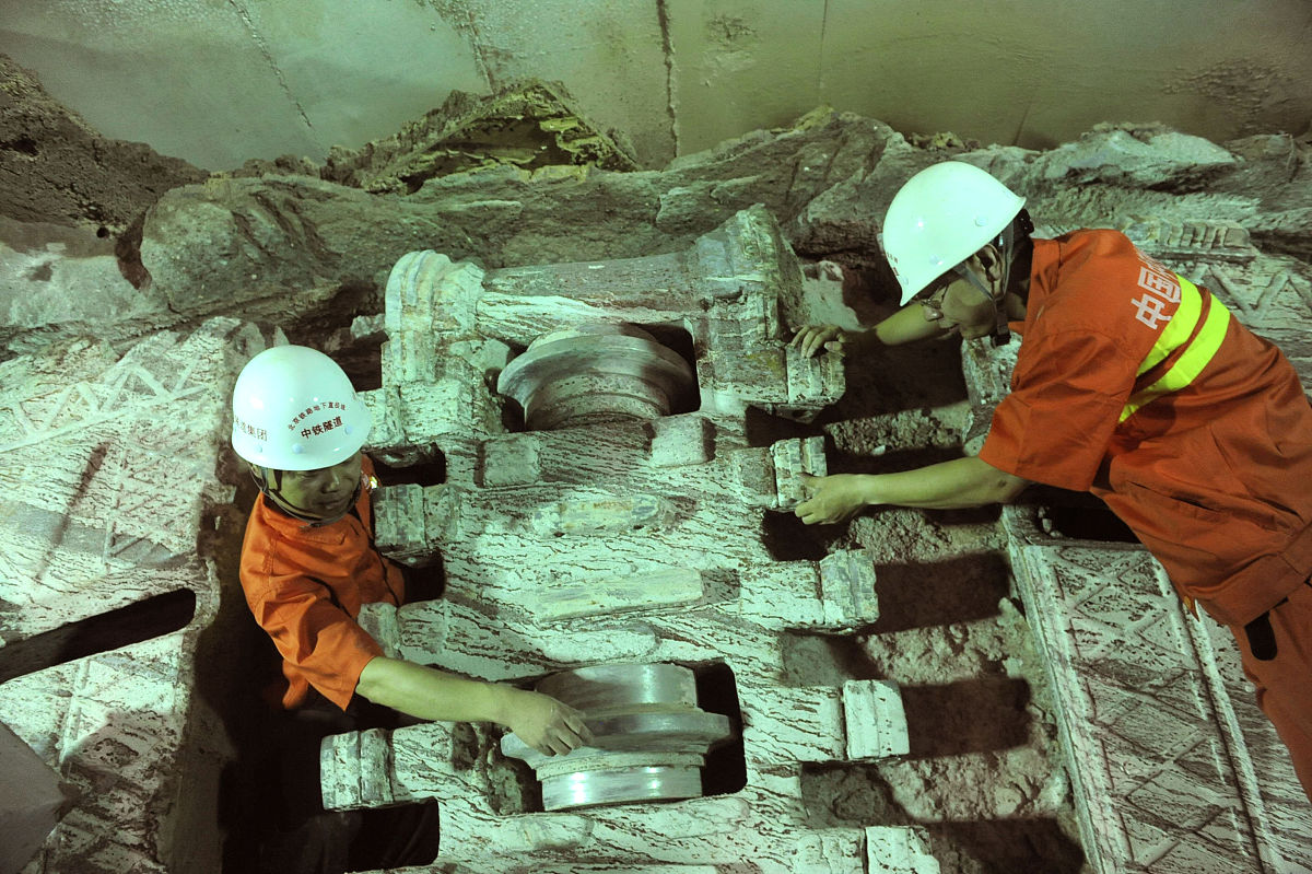 表面质量的含义？影响加工工件表面粗糙度的因素有哪些