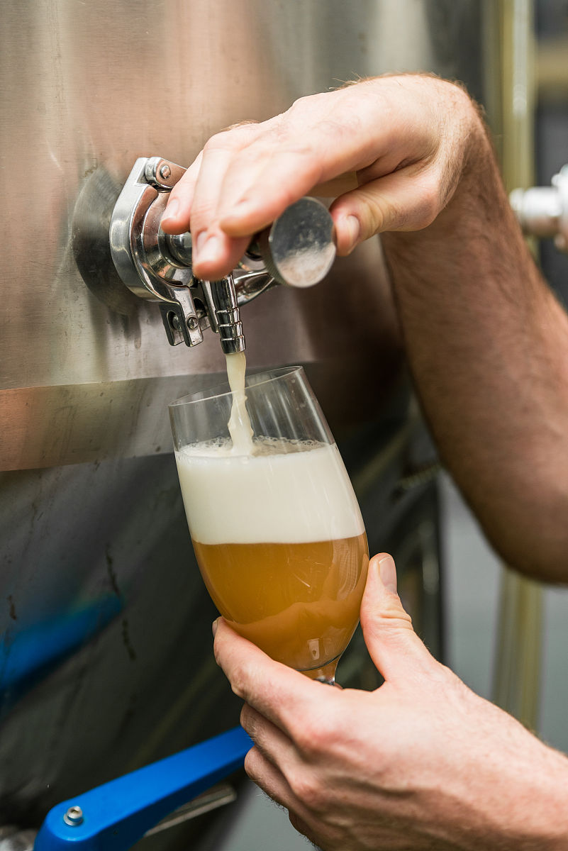 请帮我写1篇不少于750汉字的博客文章语言要幽默口语化。主题是：啤酒的用处有哪些？啤酒的妙用