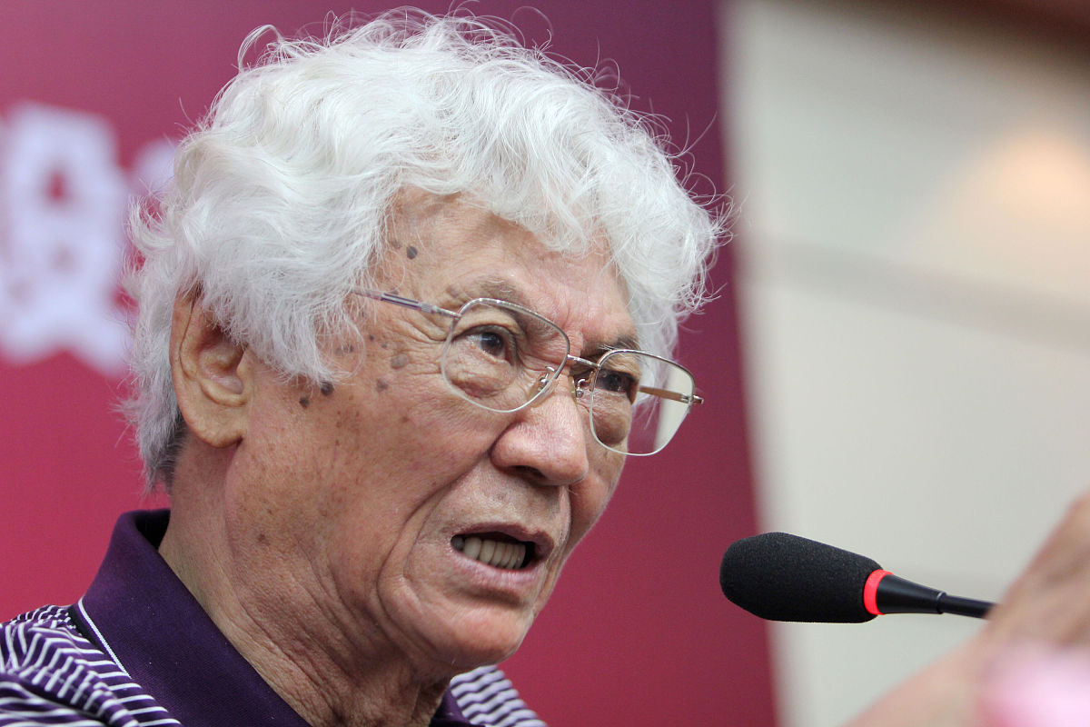 2014年6月8日, 国际知名经济学家,曾为世界新制度经济学和现代产权经