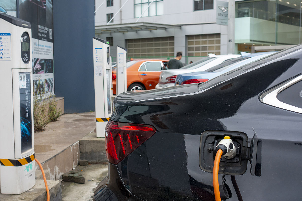 纯电动汽车高压电安全防护指南：保护您和您的爱车