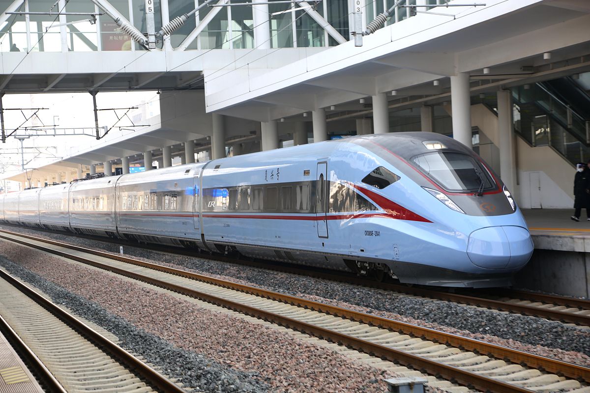 重庆铁路学校毕业生就业前景分析：机遇与挑战并存