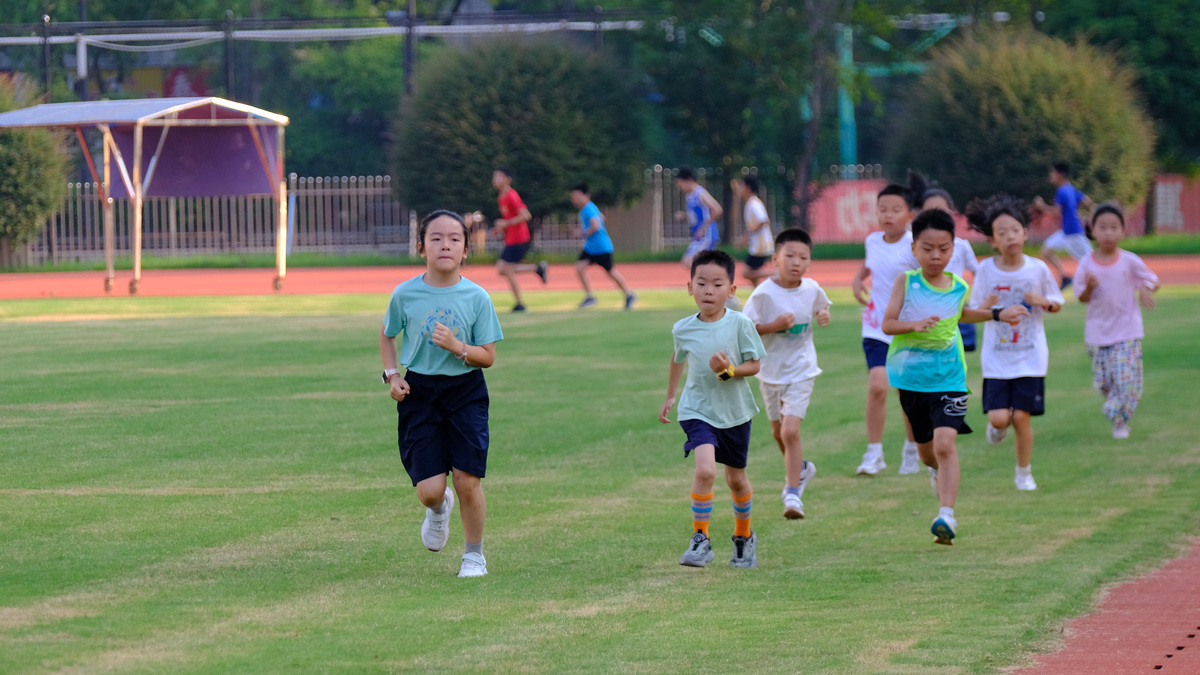 小学生体育好但不愿比赛论文一万字