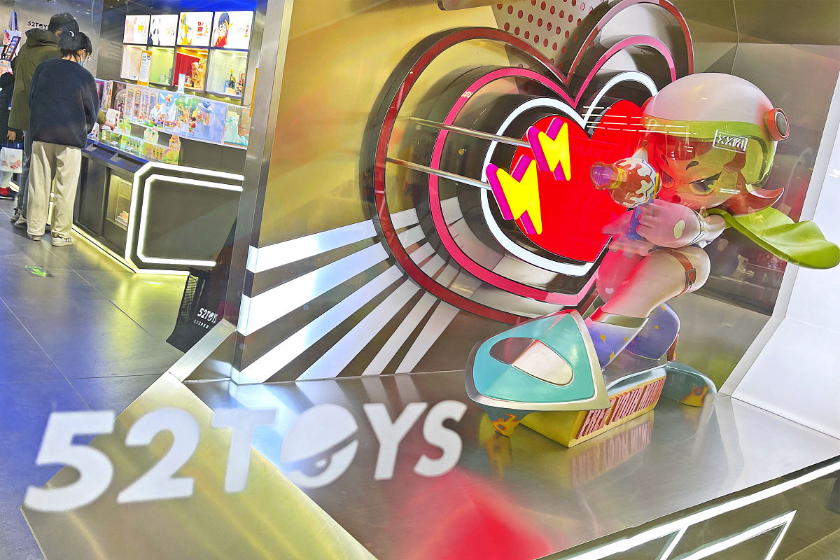 请帮我写一个有关潮玩手办的swot分析SWOTStrengths、Weaknesses、Opportunities、Threats分析是一种用于制定商业战略的常用工具。以下是针对潮玩手办的SWOT分析：Strengths 优势：1 潮玩手办具有高度收藏性许多爱好者视其为艺术品。2 手办的材质和工艺水平不断提高使其更加华丽、真实、精细吸引了更多消费者。3 手办品牌数量众多市场竞争激烈但也给消费者提供