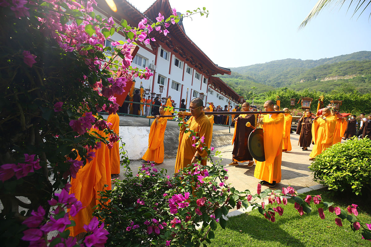 写一篇《普陀山的四季诵经》的散文诗